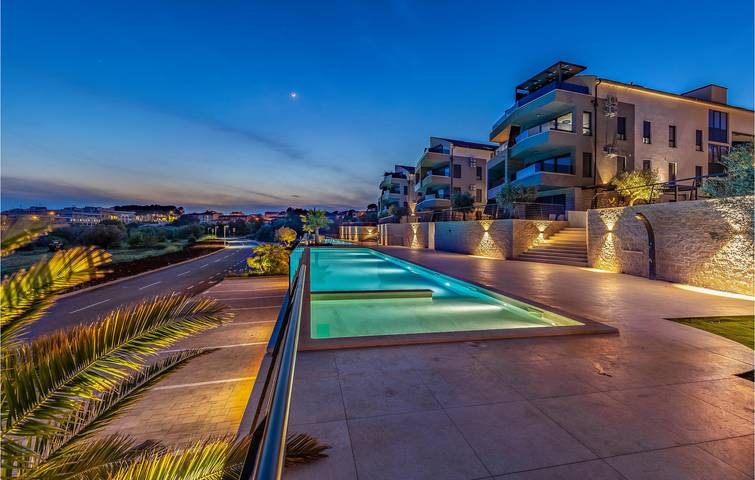Apartamento vacacional entero, Acogedor apartamento de 62 m² con vistas al mar, piscina, playa cercana y aparcamiento in Lijom, Banjole