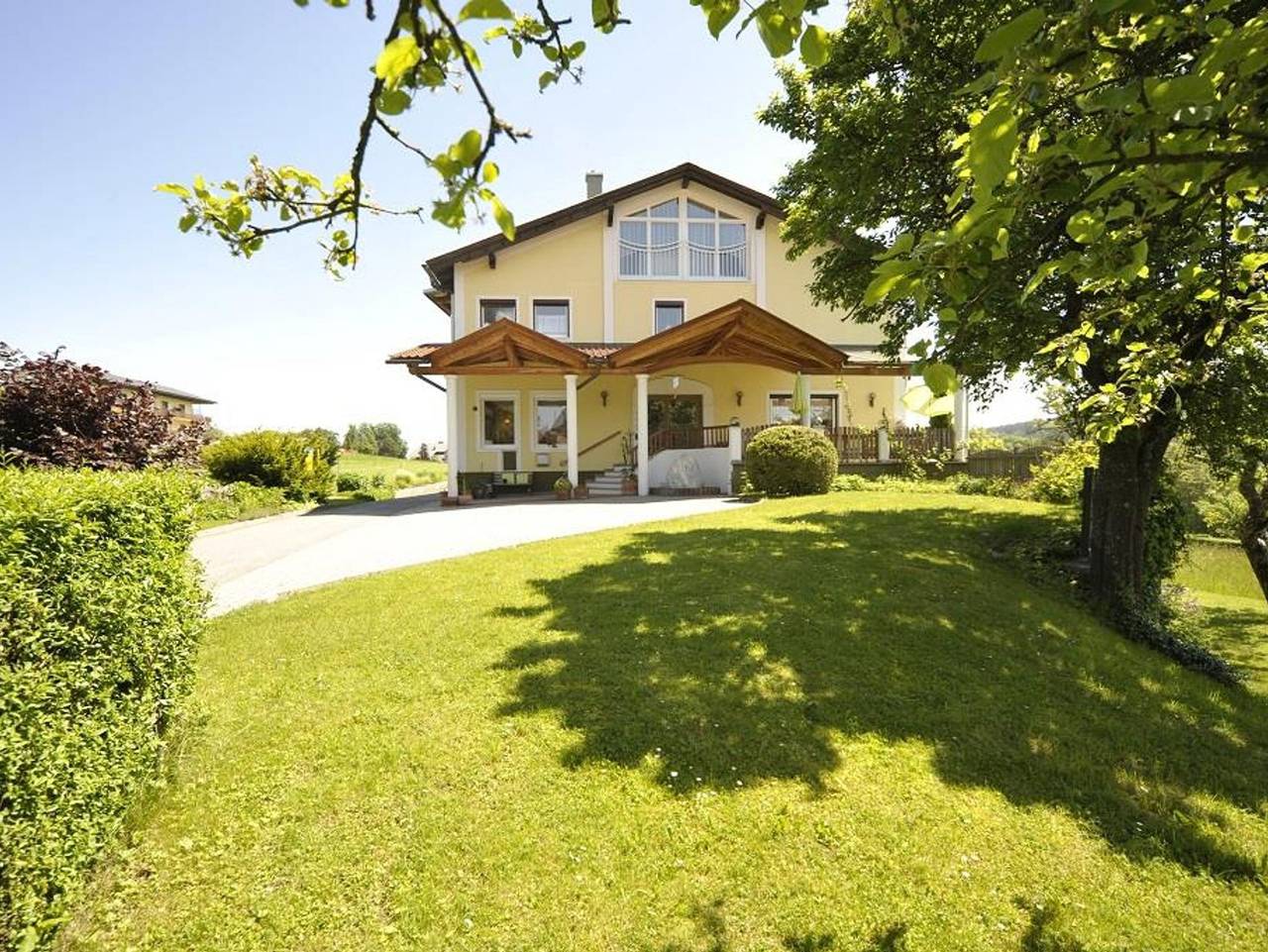 Biohof Naturzeit Faaker See - C Doppelzimmer, Terrasse und Seeblick in Karawanken und Bachergebirge, Villach
