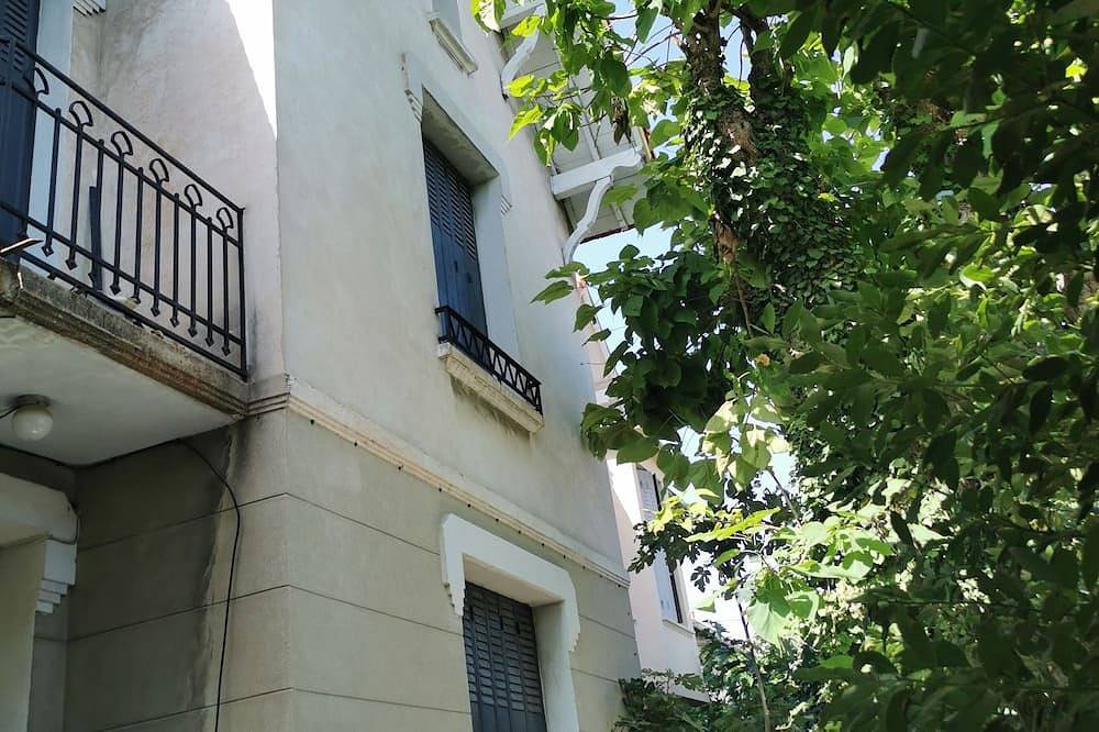 Splendid 1930s villa near the ramparts and downtown in Avignon, Vaucluse