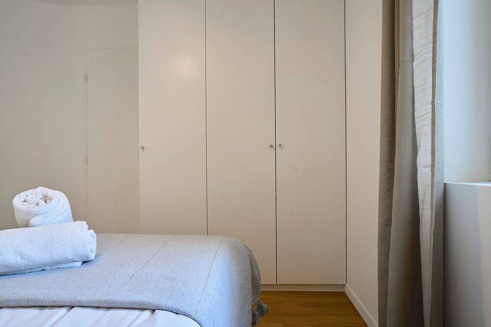 Entire apartment, 2 bedroom apartment w/ courtyard at Croisé Laroche in Marcq-en-Barœul, Lille region