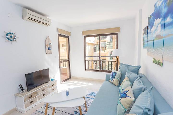 Entire apartment, Nuevo apt primera linea playa Wifi/Ac Ronda 4 103 in Los Boliches, Fuengirola