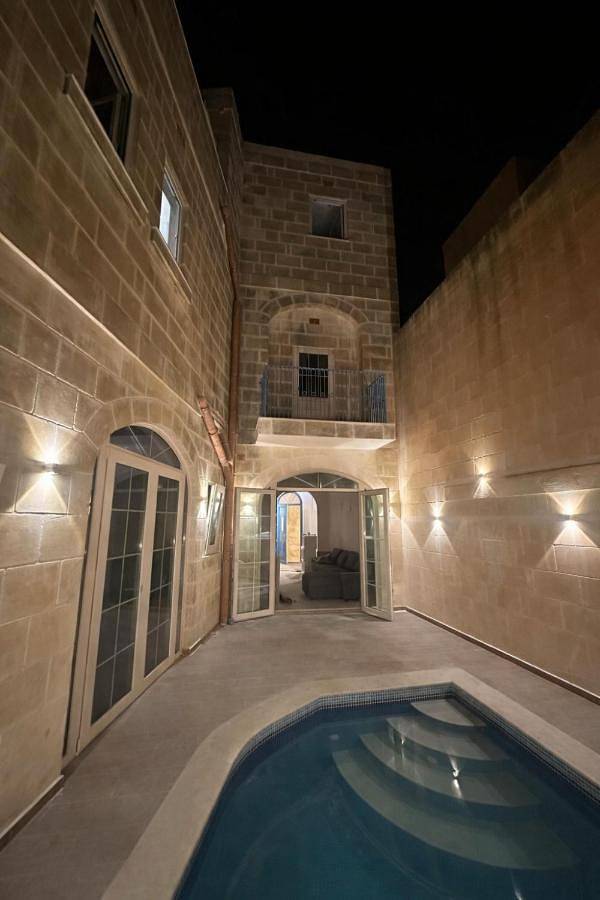 Ferienhaus für 8 Personen, mit Terrasse und Pool - 1