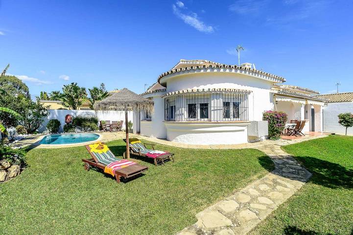 Casa rural para 6 personas, con jardín además de terraza y piscina en Estepona - 4