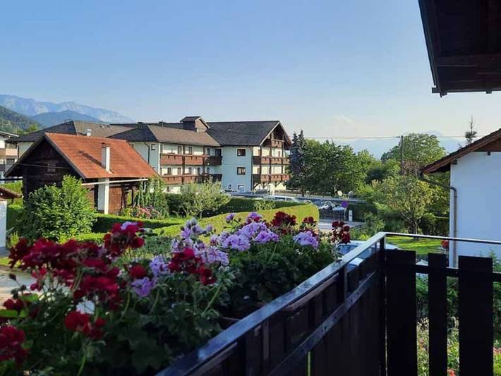 Ferienwohnung für 3 Personen, mit Balkon und Garten sowie Seeblick in Weyregg am Attersee - 2