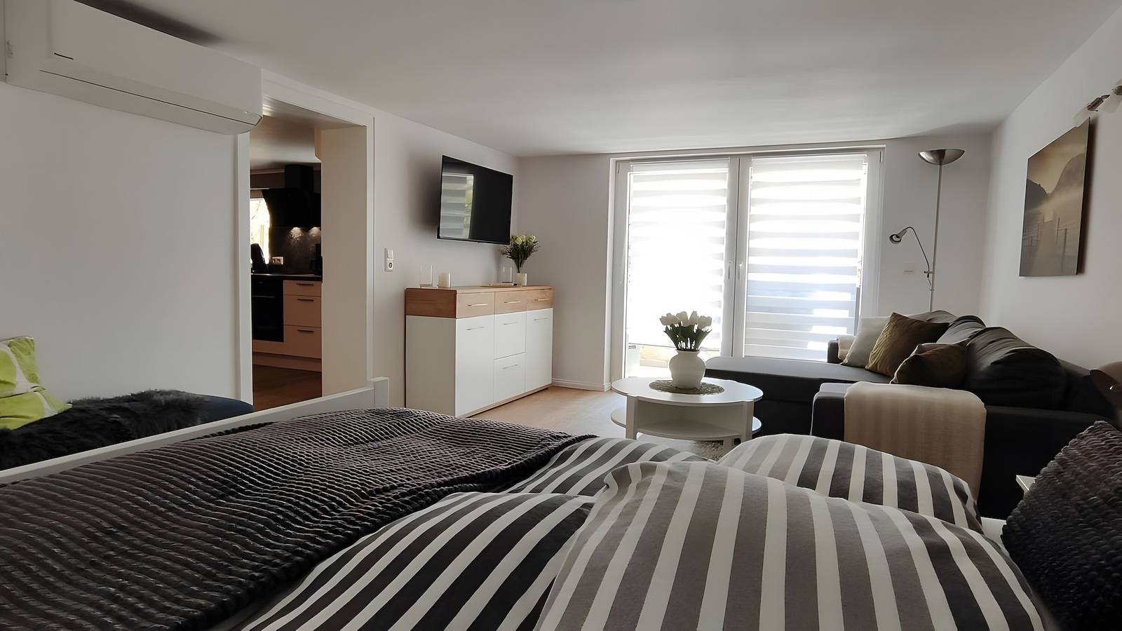 Entire apartment, Chalet am Diemelsee: Apartment with Terrace in the Sauerland in Diemelsee, Upland