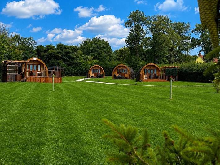 Glamping for 4 people, with Terrace and Garden as well as View in Nottinghamshire