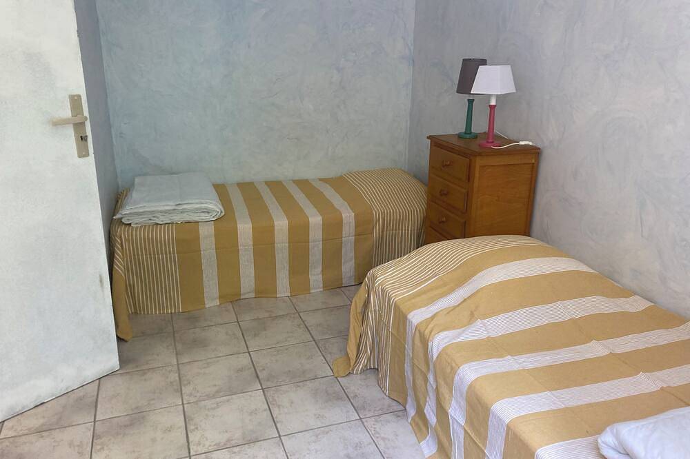 Maison 6 personnes, avec piscine et jardin clos in Valensole, Parc naturel régional du Verdon