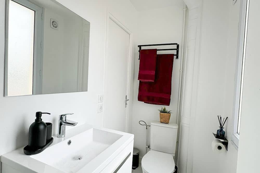 Entire apartment, Apartment 2 Rooms Ideal for 4 People in Puteaux in Puteaux, Hauts-de-Seine