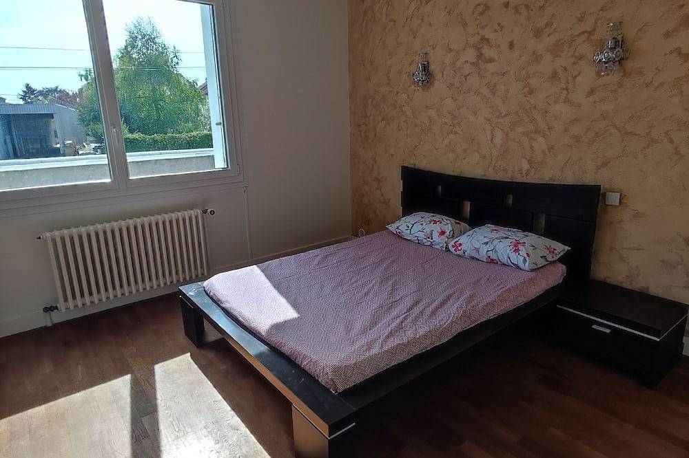 Entire apartment, Charming apartment with garden and balcony in Blois, Blois region