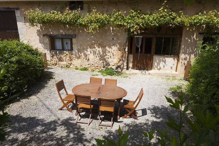 Gîte pour 4 personnes, avec jardin et jacuzzi ainsi que terrasse et piscine - 1
