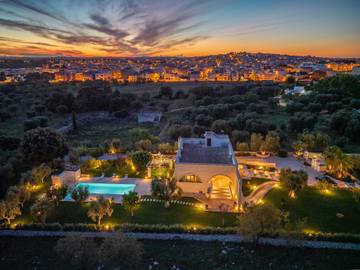 Location de vacances pour 10 personnes, avec balcon/terrasse et balcon à Carovigno