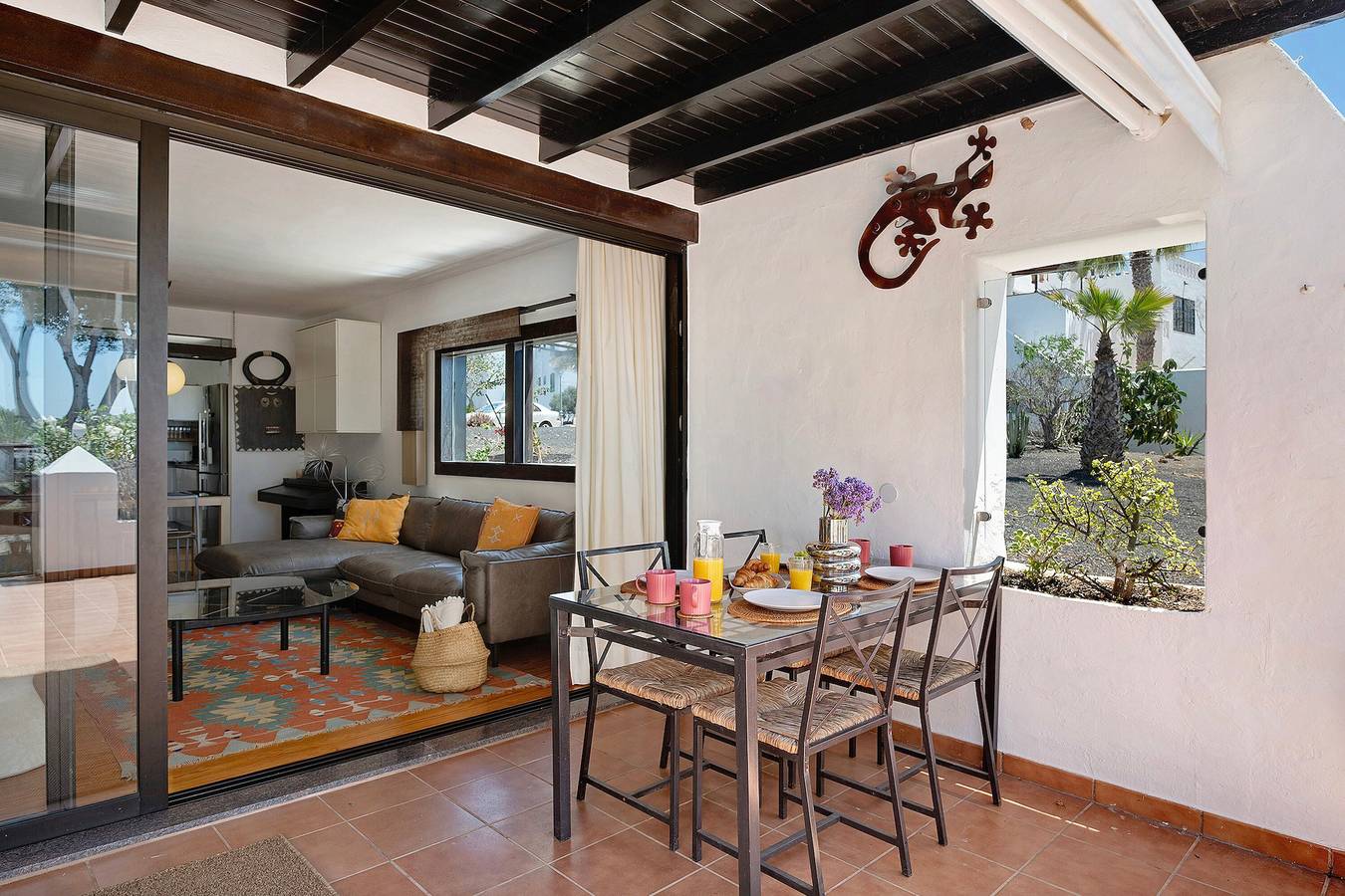 Ferienhaus 'Casa La Rosa Del Mar' mit privater Terrasse, Balkon und Wlan in Playa Bastián, Teguise