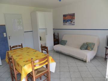 Gîte pour 4 personnes, avec jardin à Peyroules