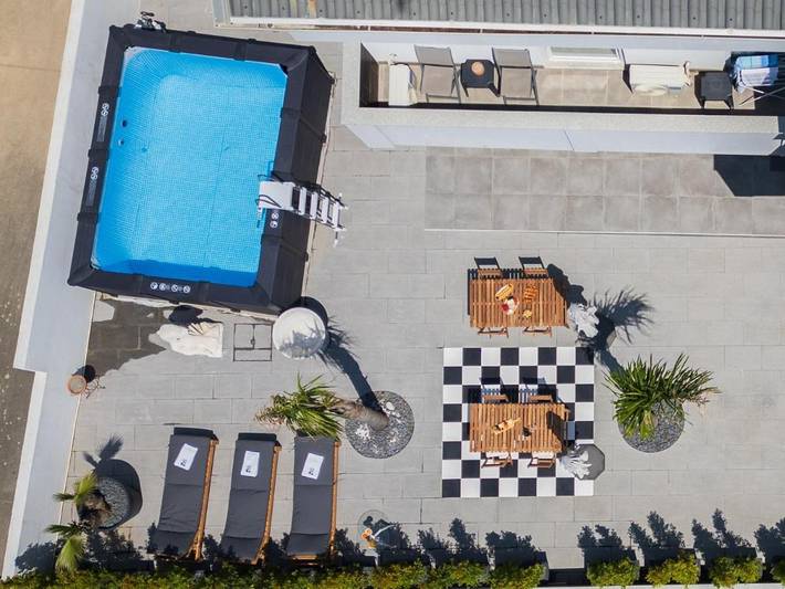 Gîte pour 2 personnes, avec Jacuzzi ainsi que Terrasse et Piscine dans Árvore