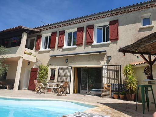 Appartement de vacances pour 2 personnes, avec piscine ainsi que jardin et terrasse