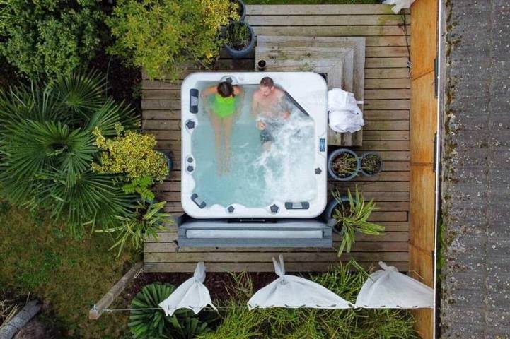 Gîte pour 2 personnes, avec terrasse ainsi que jardin et jacuzzi à Prouilly
