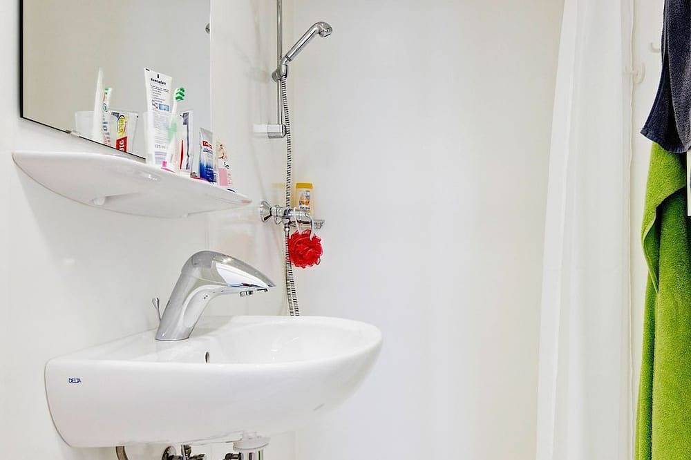 Ganze Wohnung, Hostel Alm 34 Sportresort - Zweibettzimmer, Dusche, Wc in Saalfelden, Saalfelden am Steinernen Meer