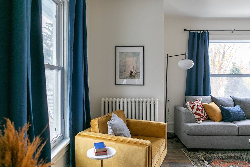 Ganze Wohnung, Walk to Lakes & Dining from the Iconic 'Blue Belle' in Oconomowoc, Waukesha County