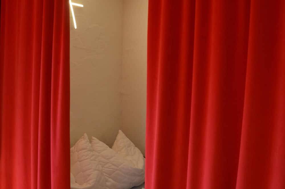 Ganze Wohnung, Newly renovated with spectacular views and skiing from October till May. in Kaprun, Pinzgau