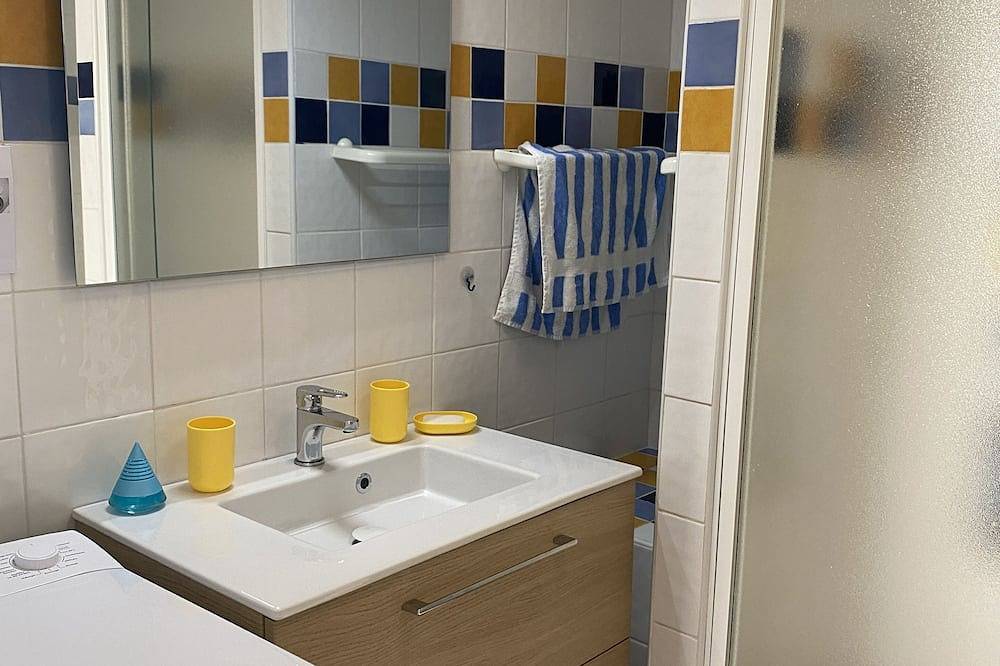 Appartement entier, Accès direct plage à 200m, Superbe appartement, 4 à 6 pers. in Tiuccia, Calcatoggio