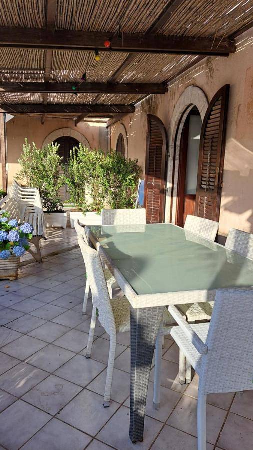 Location de vacances pour 4 personnes, avec jardin ainsi que vue et terrasse à Milazzo - 4
