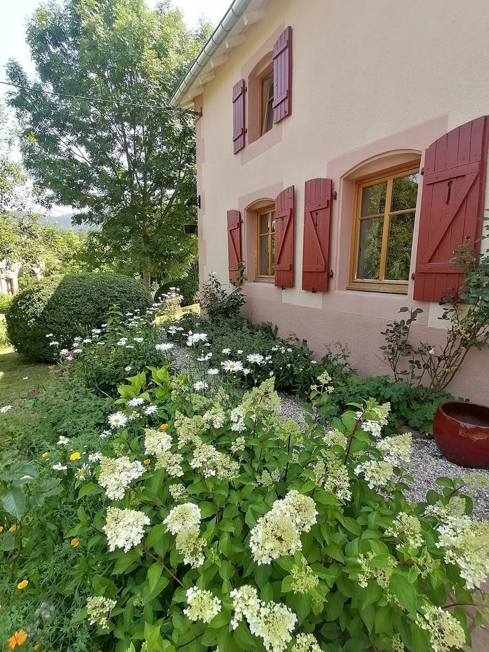 Location de vacances pour 10 personnes, avec jardin à Taintrux