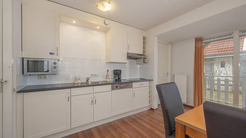 Ferienhaus für 8 Personen, mit Balkon/Terrasse und Terrasse sowie Garten in Bruinisse - 4