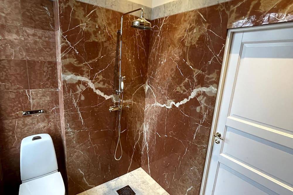 Hägerstads Slott - Lake Front Fairytale Castle in Atvidaberg, Schwedische Ostsee