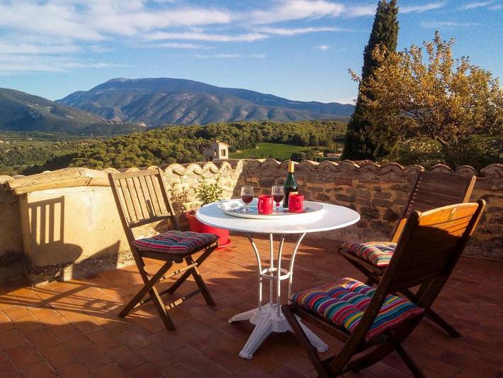 Location de vacances pour 4 personnes, avec terrasse et vue, animaux acceptés à Faucon