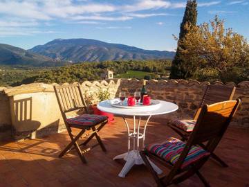 Gîte pour 4 personnes, avec terrasse et vue, animaux acceptés à Faucon