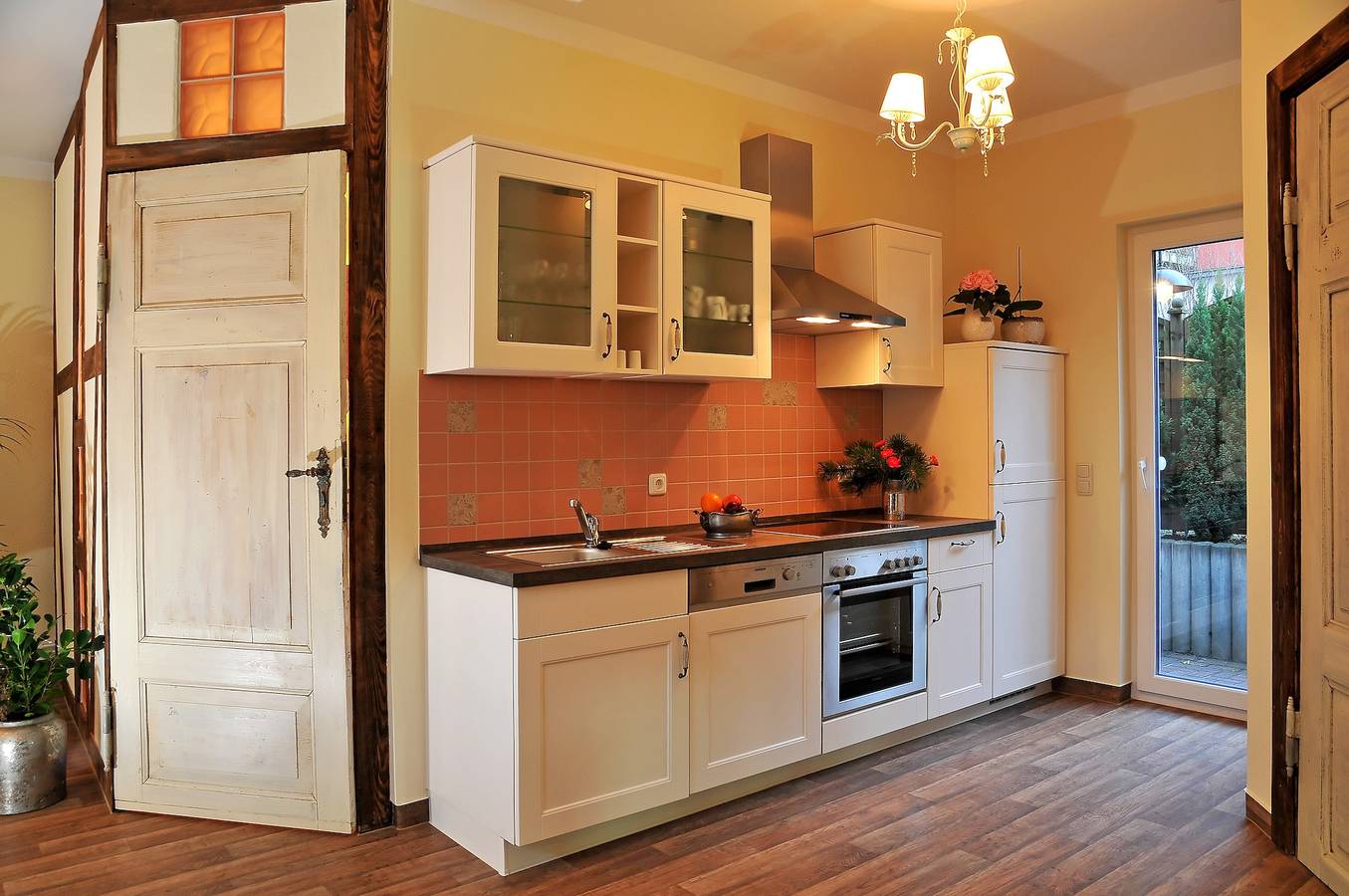 Apartamento entero, Apartamento 'Wohnung 'am Kütertor' - Störtebeker' con terraza privada y Wi-Fi in Ocenarium Stralsund, Stralsund