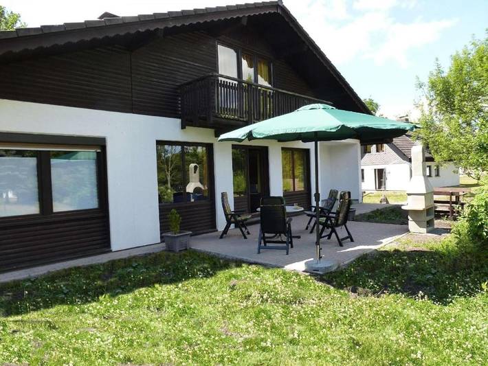 Ferienhaus für 4 Personen, mit Whirlpool und Terrasse sowie Sauna
