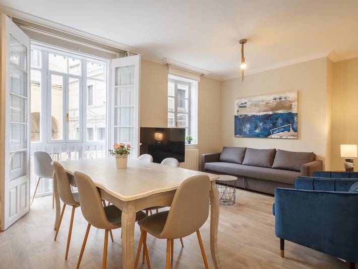 Holiday letting for 6 people, with balcony in Bilbao