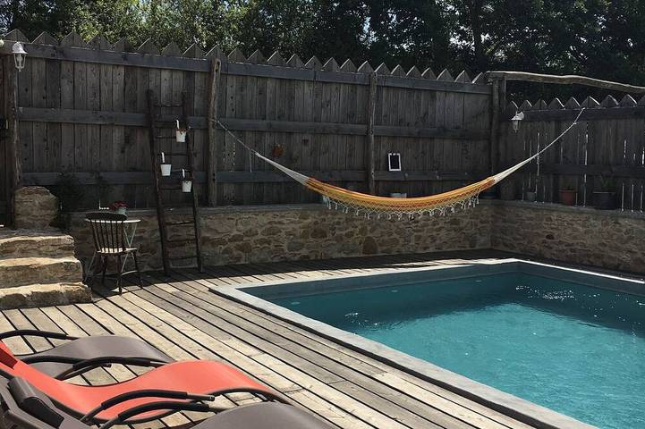 Gîte pour 10 personnes, avec jardin, animaux acceptés à La Cassaigne