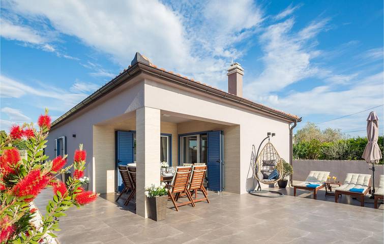 Ferienhaus für 9 Personen, mit Terrasse in Nin