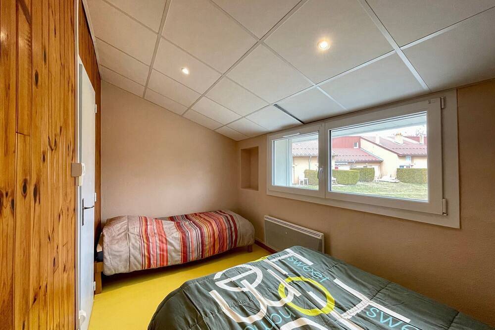 Ruhiges Ferienhaus bei Puy-en-Velay, 2 Schlafzimmer, nahe See Bouchet in Cayres, Haute-Loire