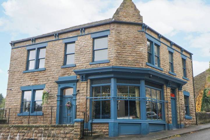 Cottage for 14 people, with Hot tub and Garden in Peak District