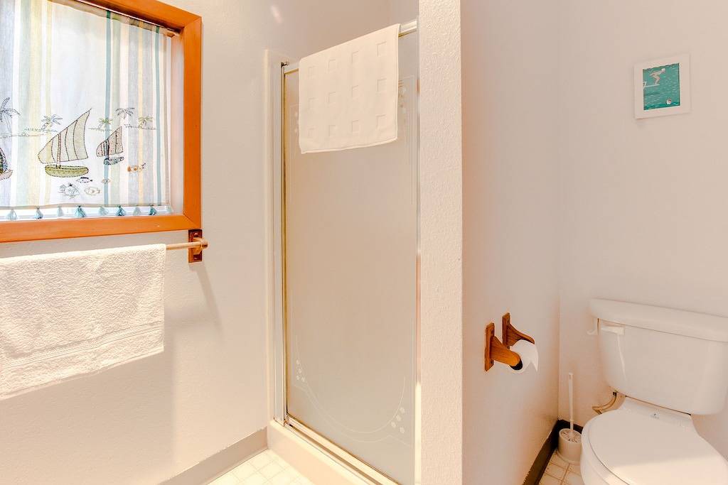 Küsten-, hundefreundliches Haus in einer großartigen Lage - sechs Blocks vom Nye Beach in Newport (OR), Lincoln County (OR)