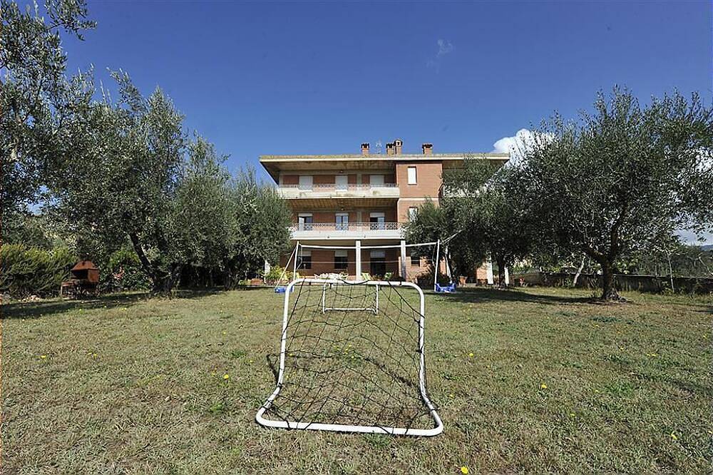 Entire apartment, Tommaso 1 Sopra - Two Bedroom Apartment, Sleeps 4 in Tuoro sul Trasimeno, Lake Trasimeno