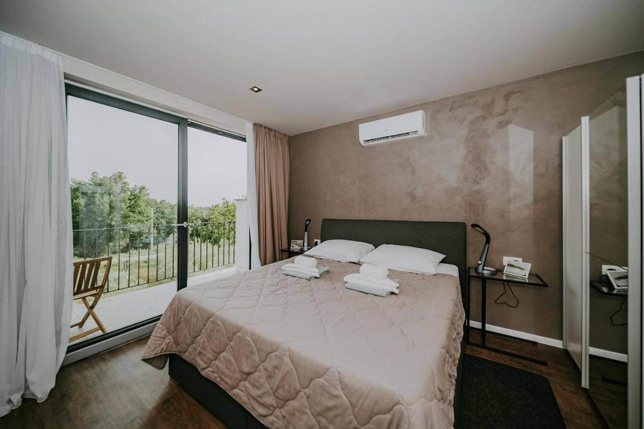 Villa Laurus Residence in Kaštel (Plovanija), Buje