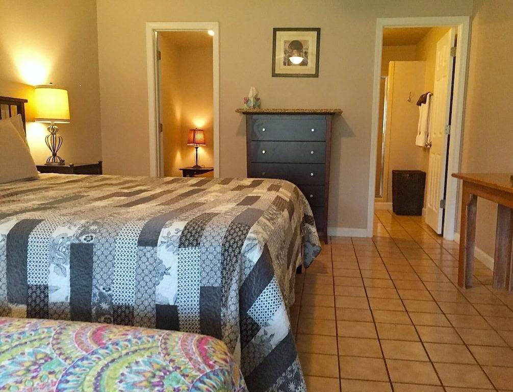 Gruene River House und Hütte auf der Guadalupe! 7Bdrms / 4. 5Bad / Kajaks, 28 Schlafplätze in New Braunfels, Comal County