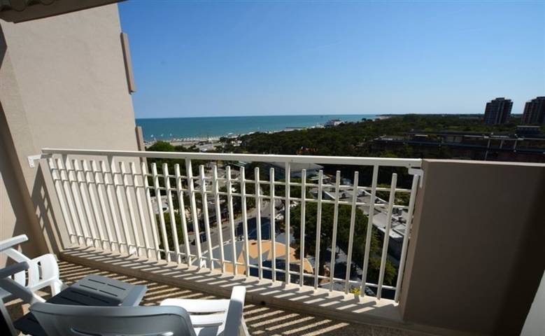 Ferienwohnung für 7 Personen, mit Meerblick und Balkon/Terrasse in Lignano Pineta