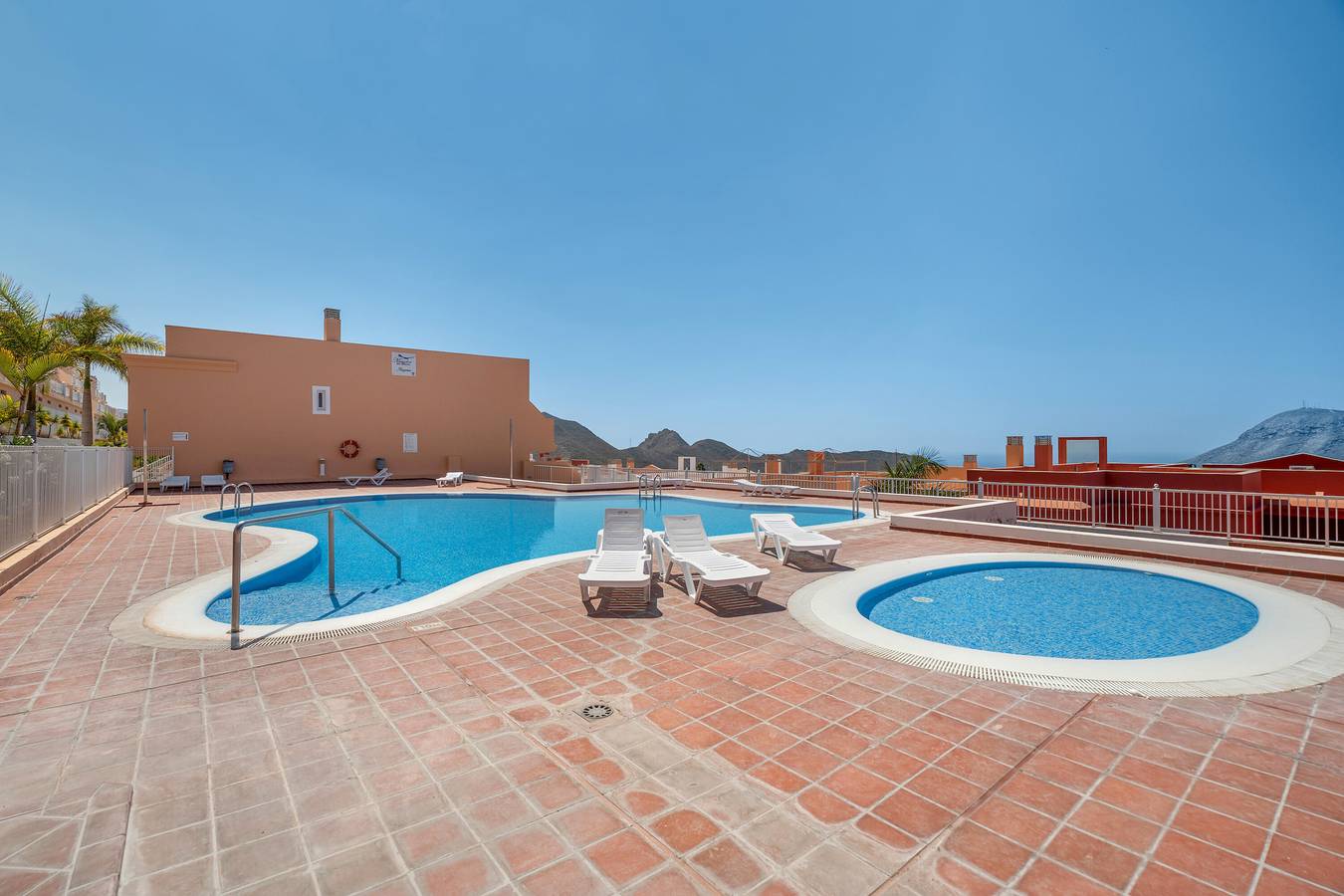 Entire apartment, Vacation Apartment 'Blue  with Amazing View' with Sea View, Shared Pool and Wi-Fi in Chayofa, Arona
