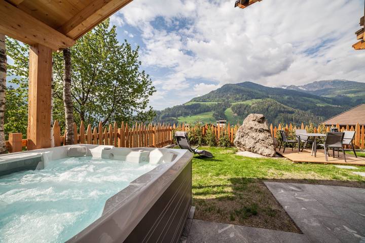 Chalet für 8 Personen, mit Balkon und Whirlpool sowie Garten und Sauna