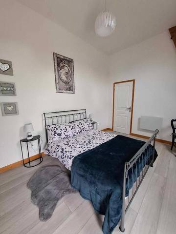 Gîte pour 8 personnes, avec jardin dans Saint Christophe De Chaulieu