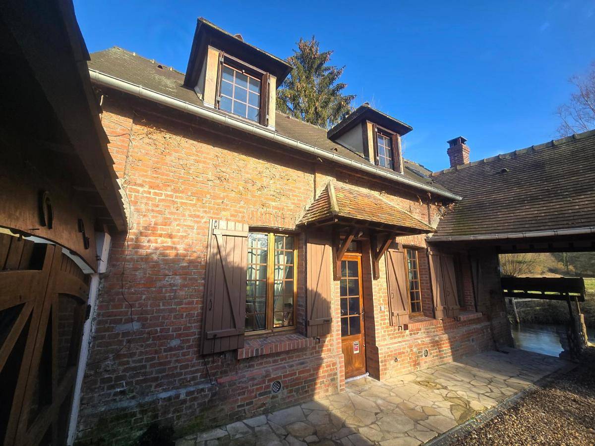 Maison Normande bord de rivière in Saint-Denis-le-Ferment, Région de Les Andelys