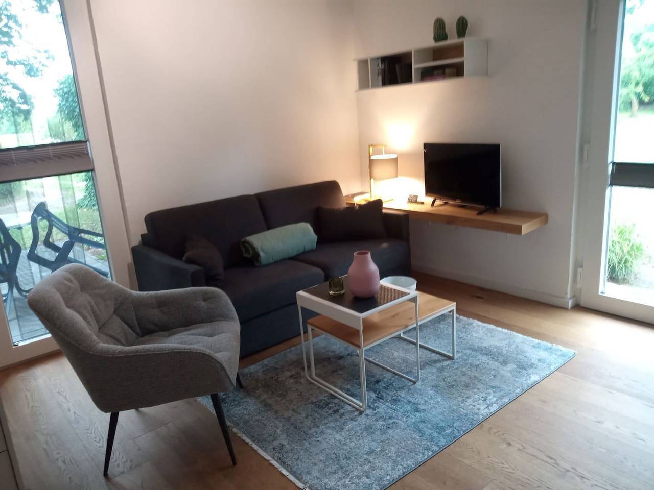 Ferienwohnung 2 – Achterwasser: Komfort mit Balkon, Terrasse & Blick aufs Wasser in Neeberg, Krummin