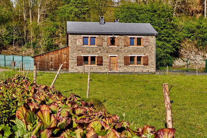 Location de vacances pour 6 personnes, avec jardin, animaux acceptés dans Nadrin