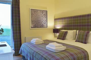 Log Cabin for 6 People in Falkirk, Scotland, Photo 3
