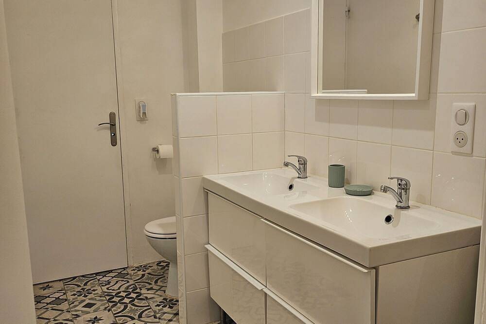 Apartamento entero, 54m² cocooning apartment in the center of St Cannat in Saint-Cannat, Region de Aix-en-Provence